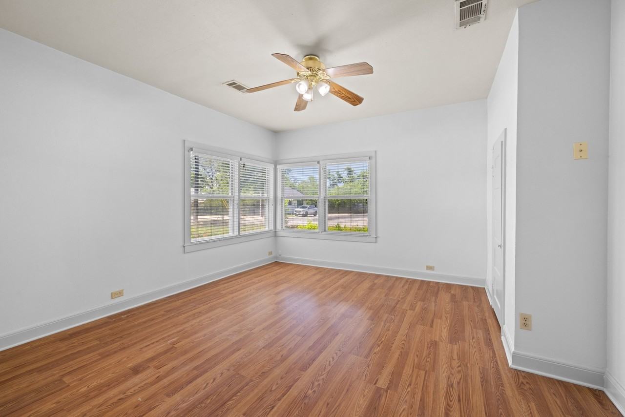 701 1/2 S Walnut St #1 - Photo 6 of 20