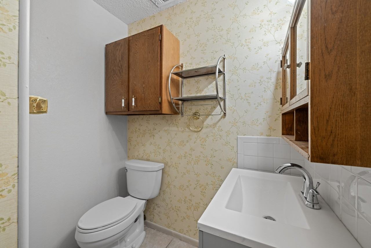 701 1/2 S Walnut St #1 - Photo 7 of 20