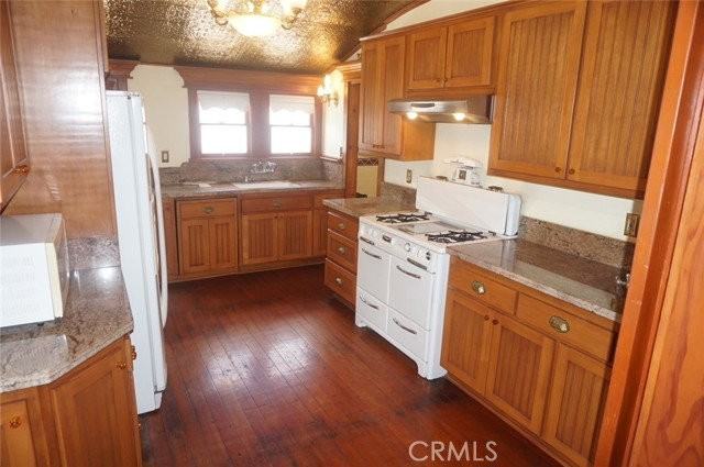 191 N Grand St - Photo 5 of 8