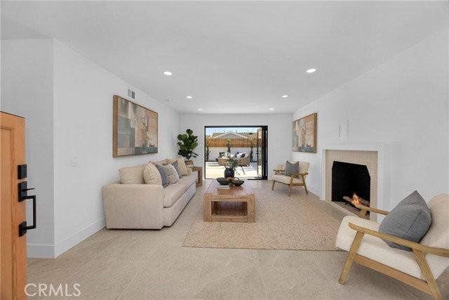 900 Catalina Ave - Photo 3 of 8