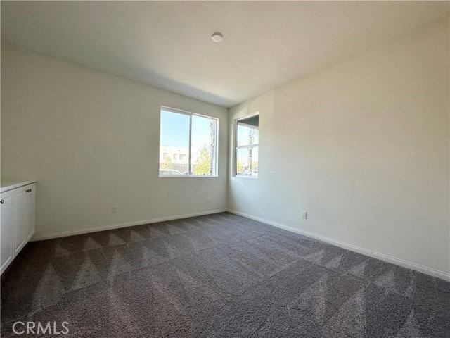 311 N Standard Ave - Photo 3 of 6
