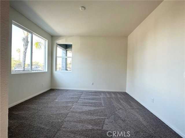 311 N Standard Ave - Photo 6 of 6