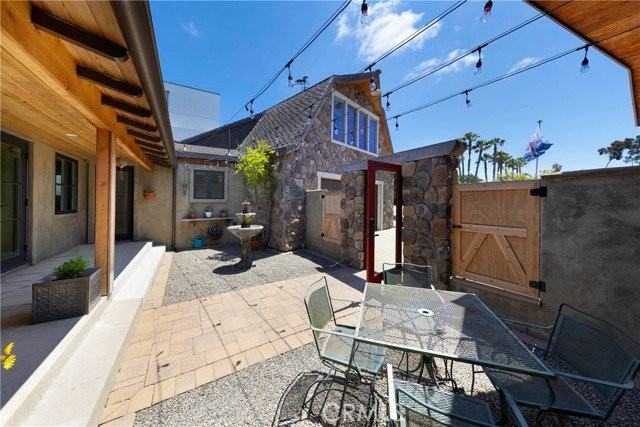 2181 Mesa Dr - Photo 3 of 8