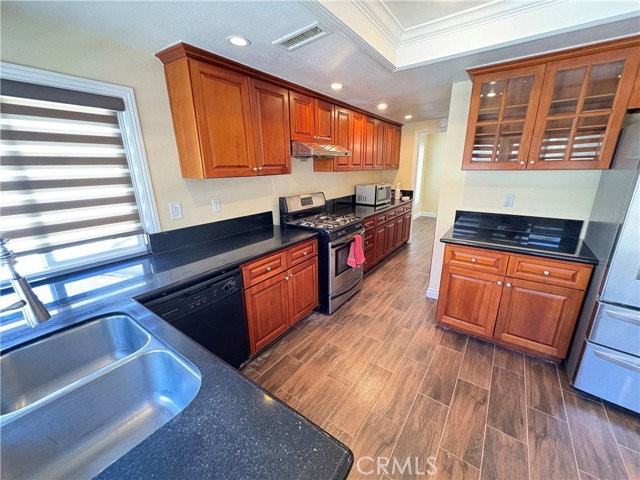 20409 Tufts Cir - Photo 3 of 8