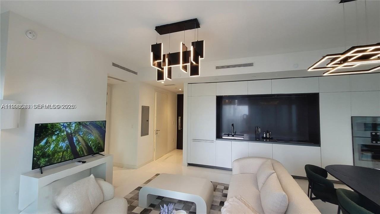 300 Biscayne Boulevard Way #2908