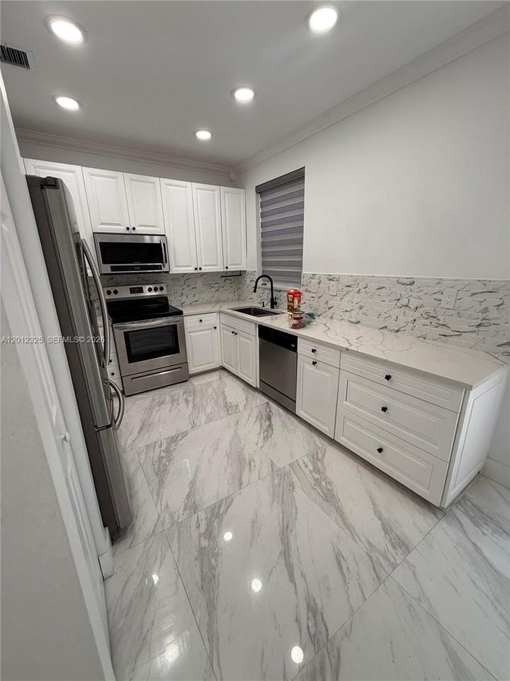 721 Nw 170th Ter #721 - Photo 2 of 35
