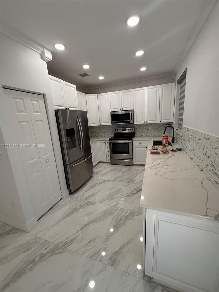 721 Nw 170th Ter #721 - Photo 3 of 35