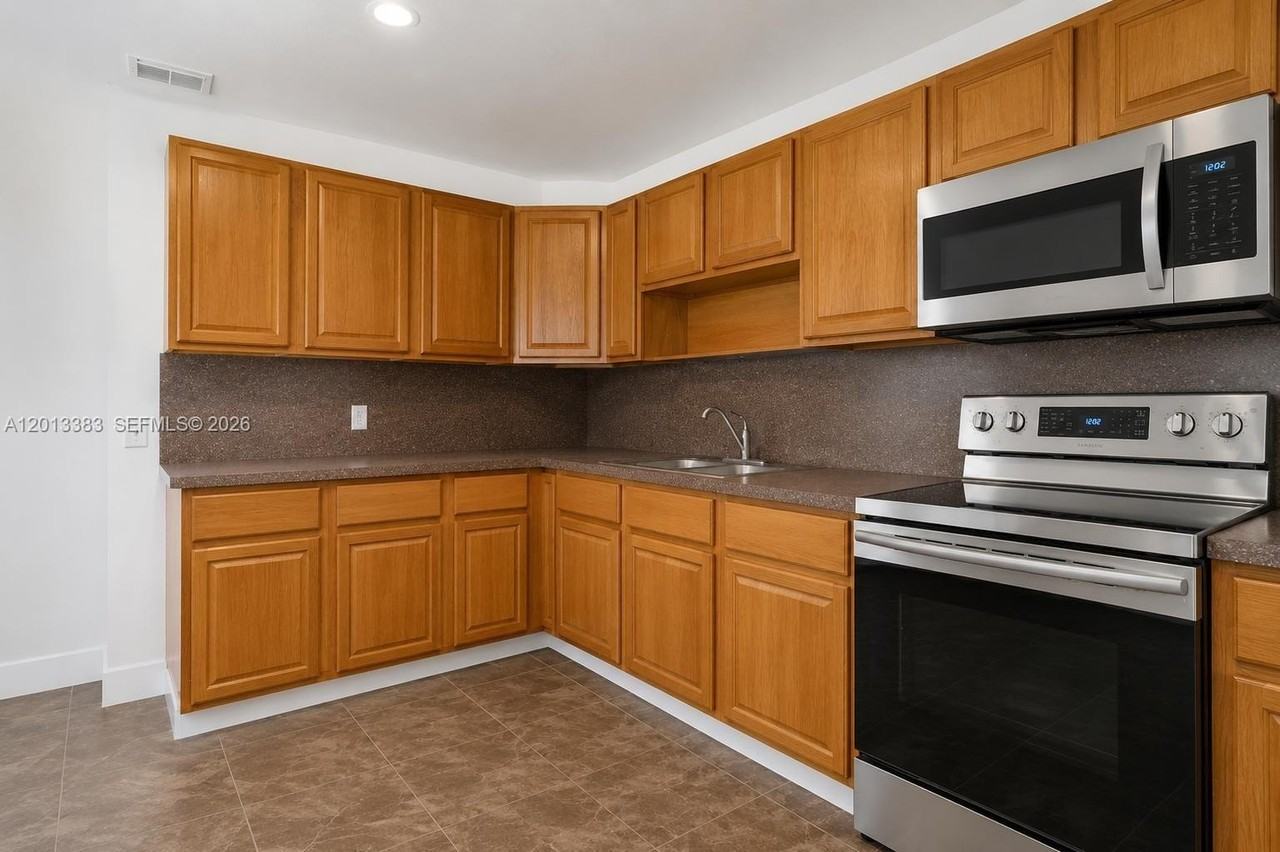 6110 Sw 38th St - Photo 2 of 15