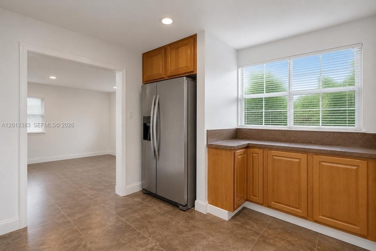 6110 Sw 38th St - Photo 4 of 15