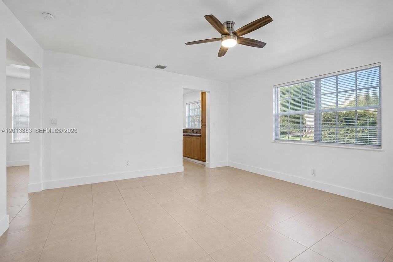 6110 Sw 38th St - Photo 5 of 15