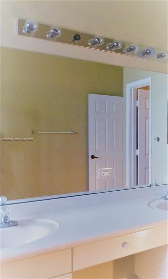 1139 Chenille Cir - Photo 5 of 27