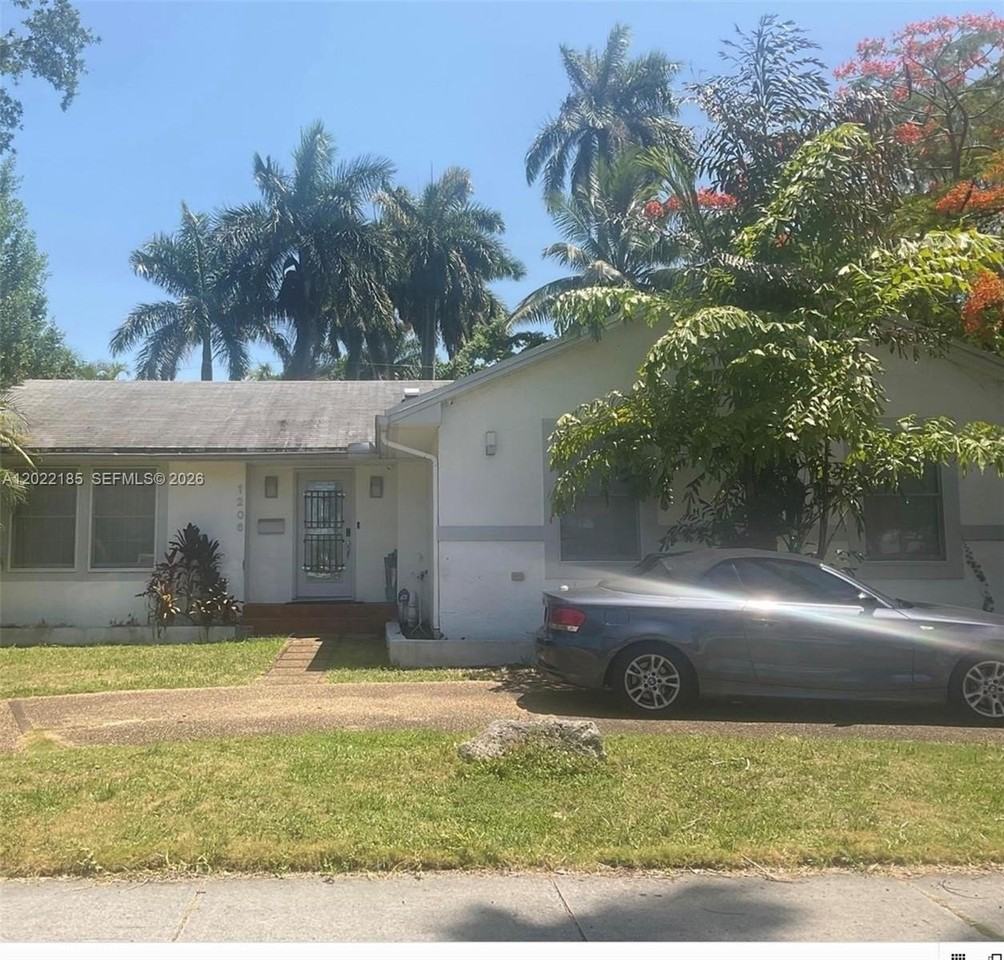 1206 Tyler St - Photo 2 of 20