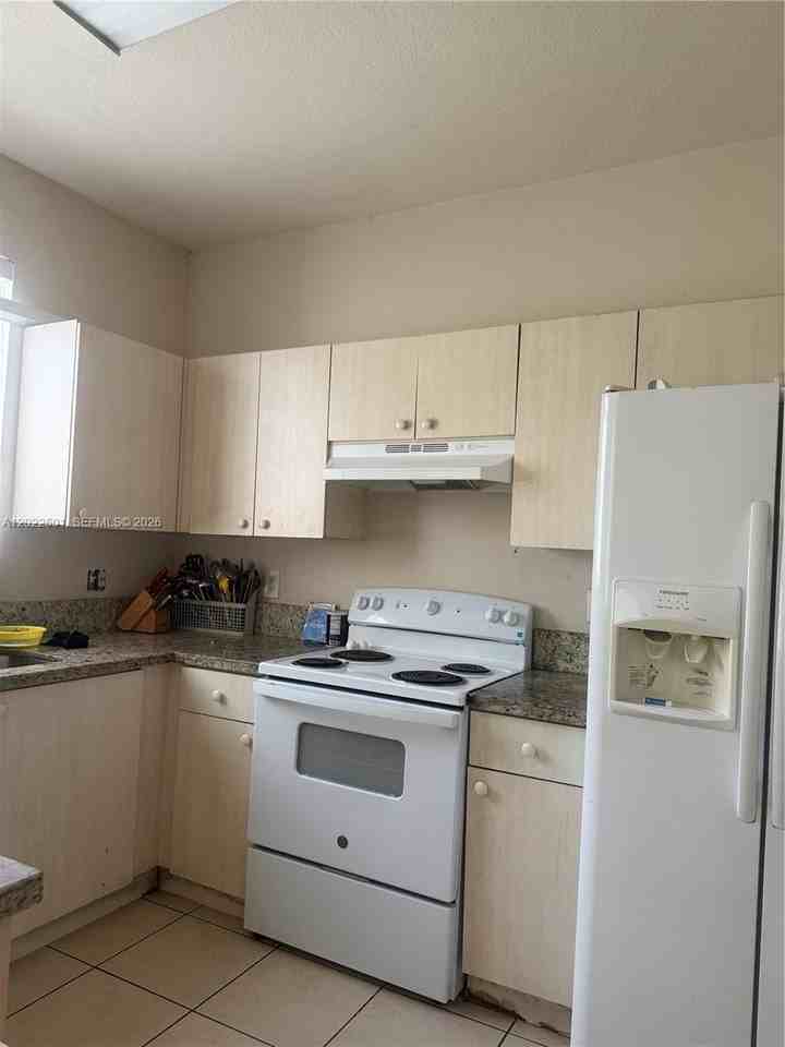 101 Sw 15th Rd #101 - Photo 4 of 5