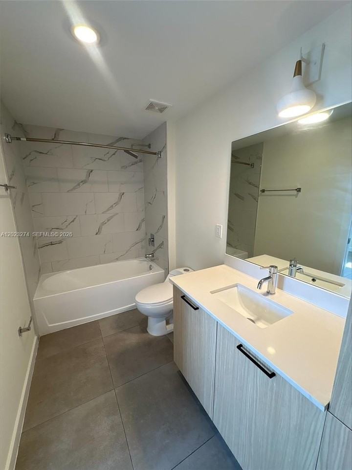 16395 Biscayne Blvd #1310 - Photo 2 of 49