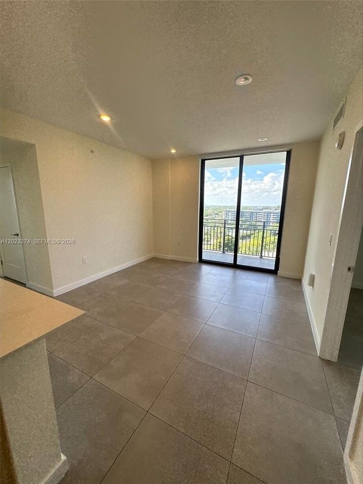 16395 Biscayne Blvd #1310 - Photo 4 of 49