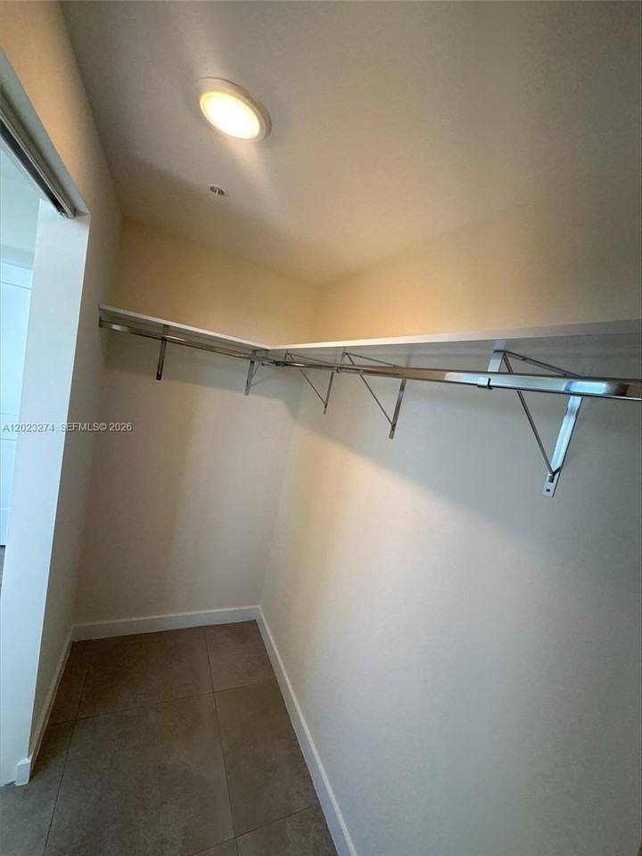 16395 Biscayne Blvd #1310 - Photo 5 of 49