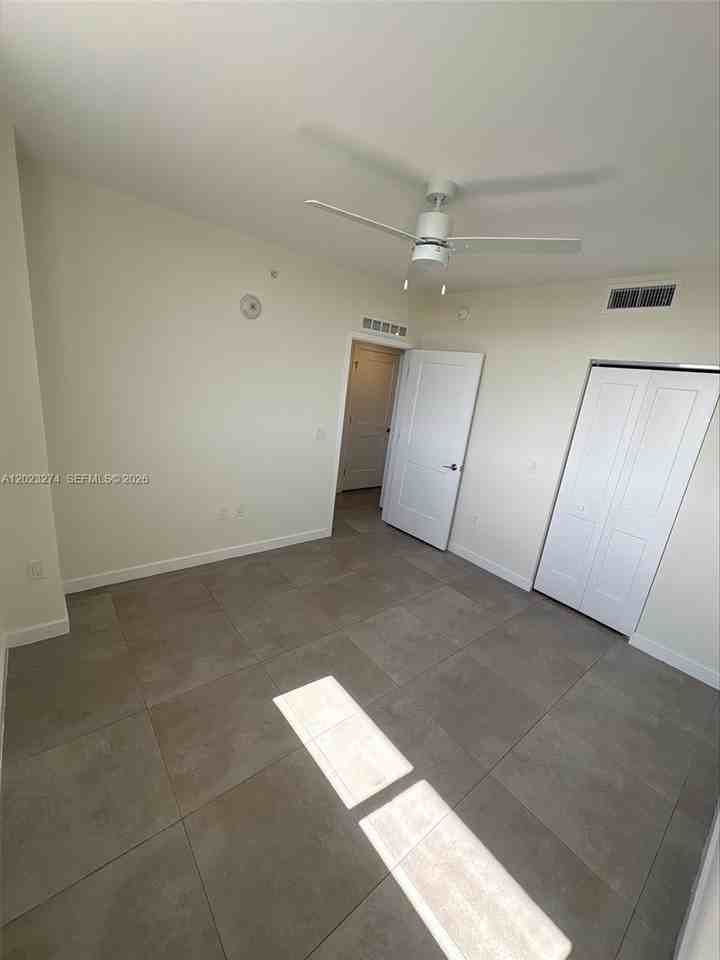 16395 Biscayne Blvd #1310 - Photo 6 of 49