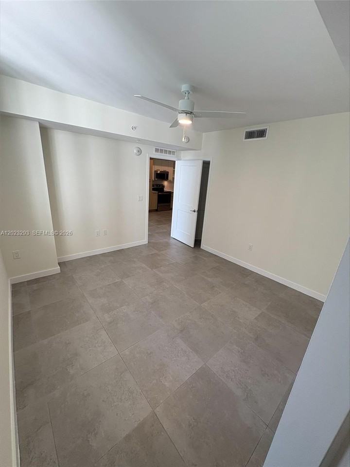 16395 Biscayne Blvd #1311 - Photo 3 of 47