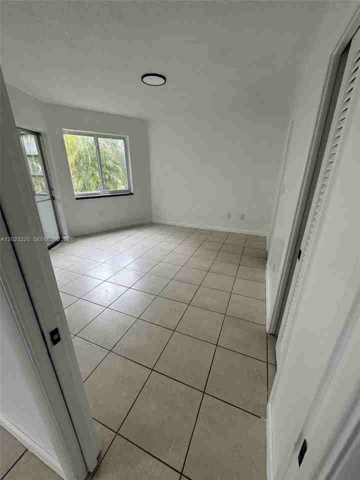 1643 Ne Miami Gardens Dr #121 - Photo 4 of 8
