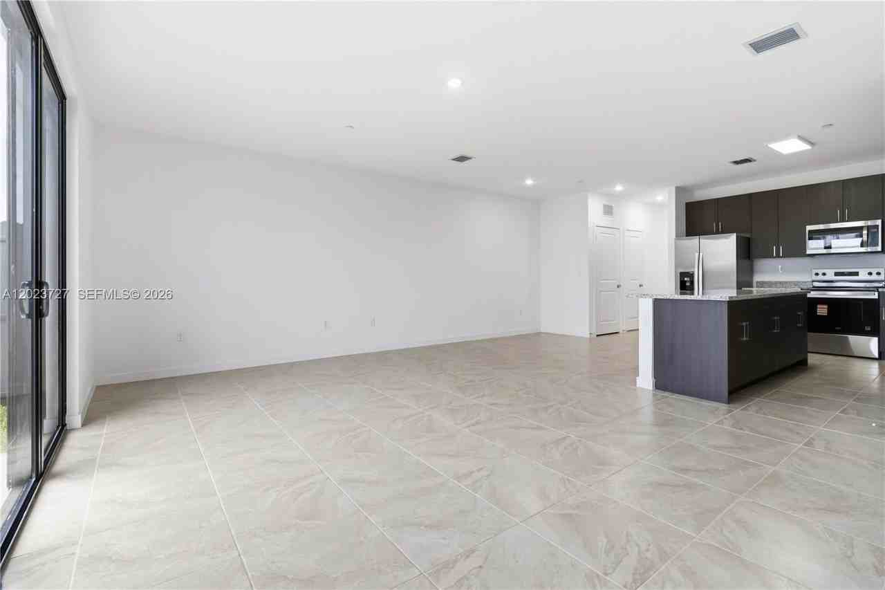 22348 Sw 115th Ct #22348 - Photo 6 of 37