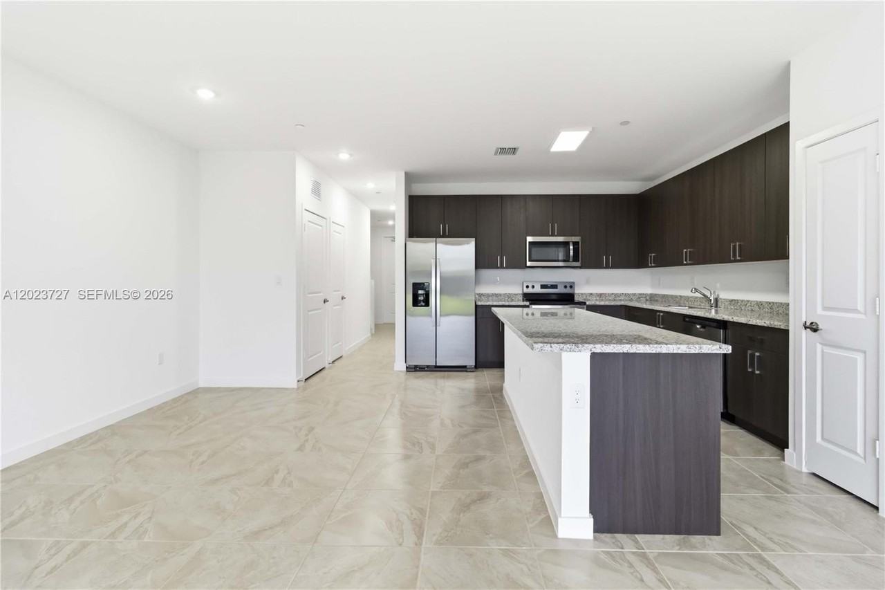 22348 Sw 115th Ct #22348 - Photo 7 of 37