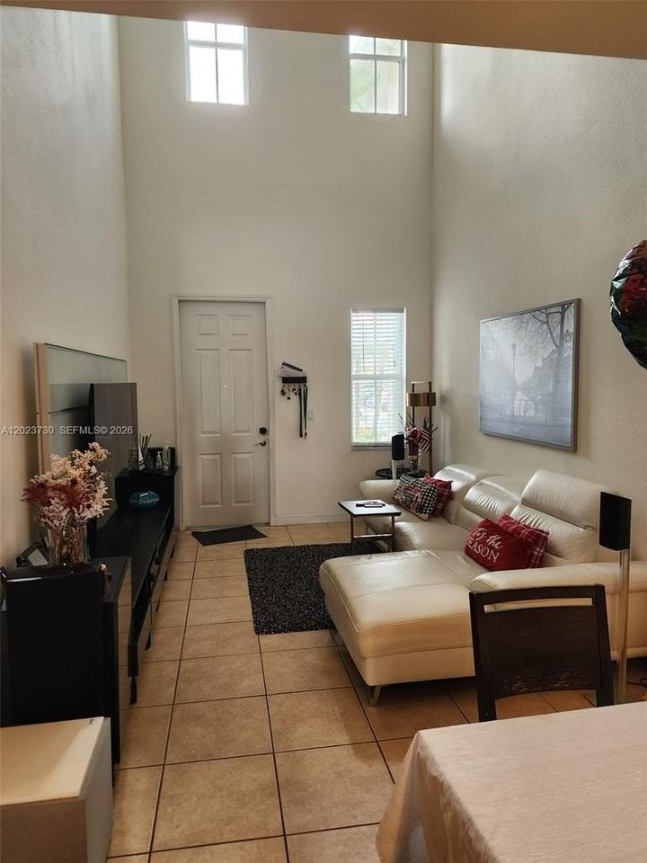 7510 Nw 107th Pl - Photo 3 of 8