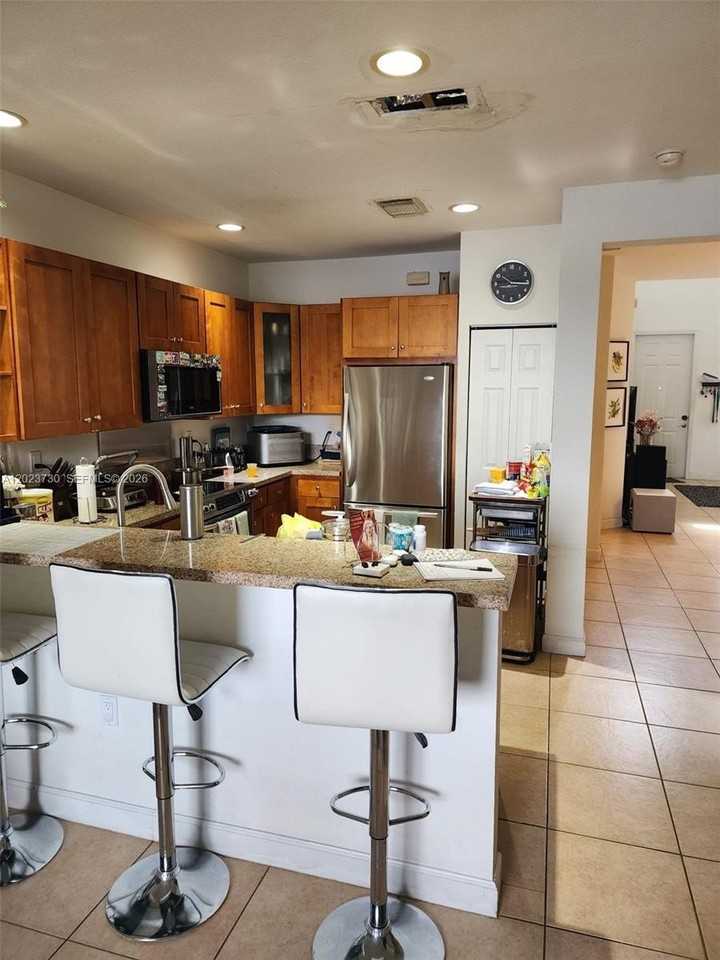 7510 Nw 107th Pl - Photo 4 of 8