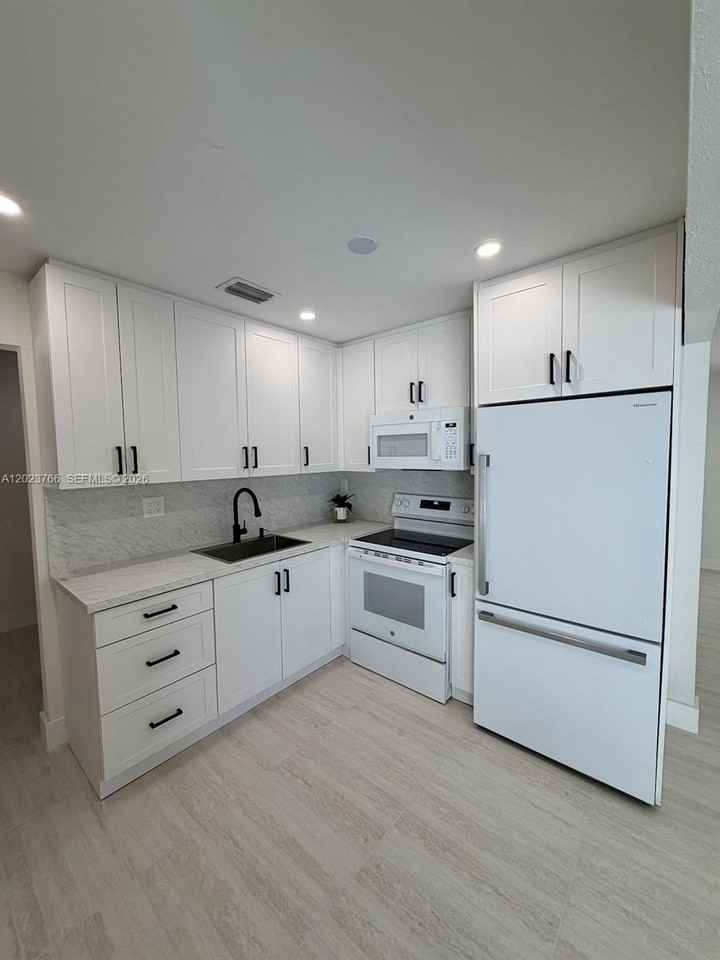 19255 Nw 47th Pl - Photo 5 of 18