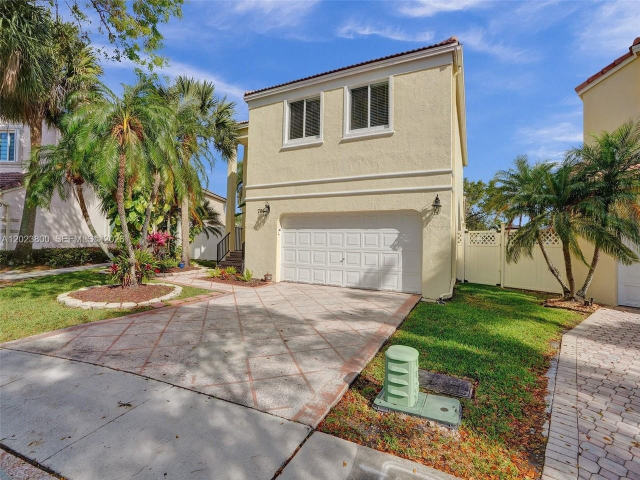 700 Nw 158th Ln - Photo 3 of 40