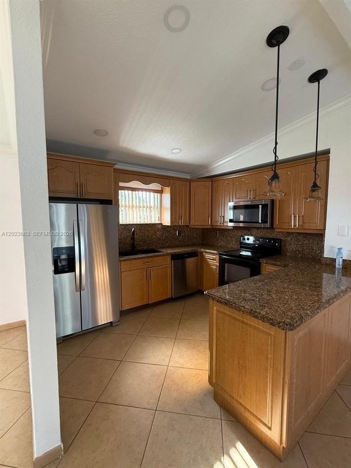 17035 Sw 107th Ct - Photo 3 of 22