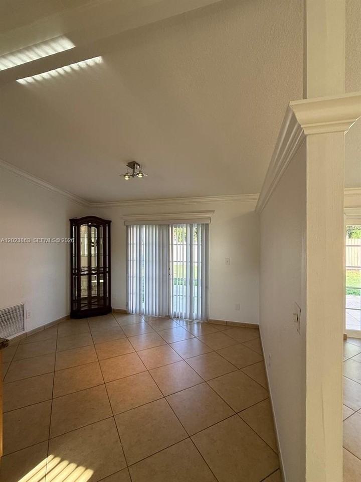 17035 Sw 107th Ct - Photo 4 of 22