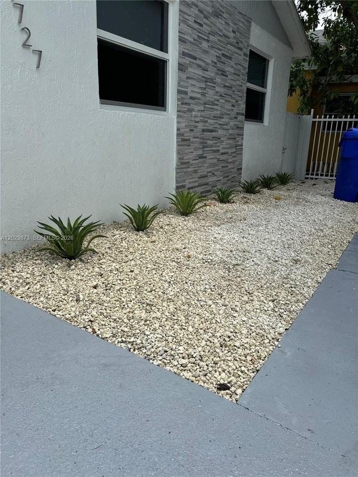 4727 Nw 5th Ave #4727 - Photo 5 of 27