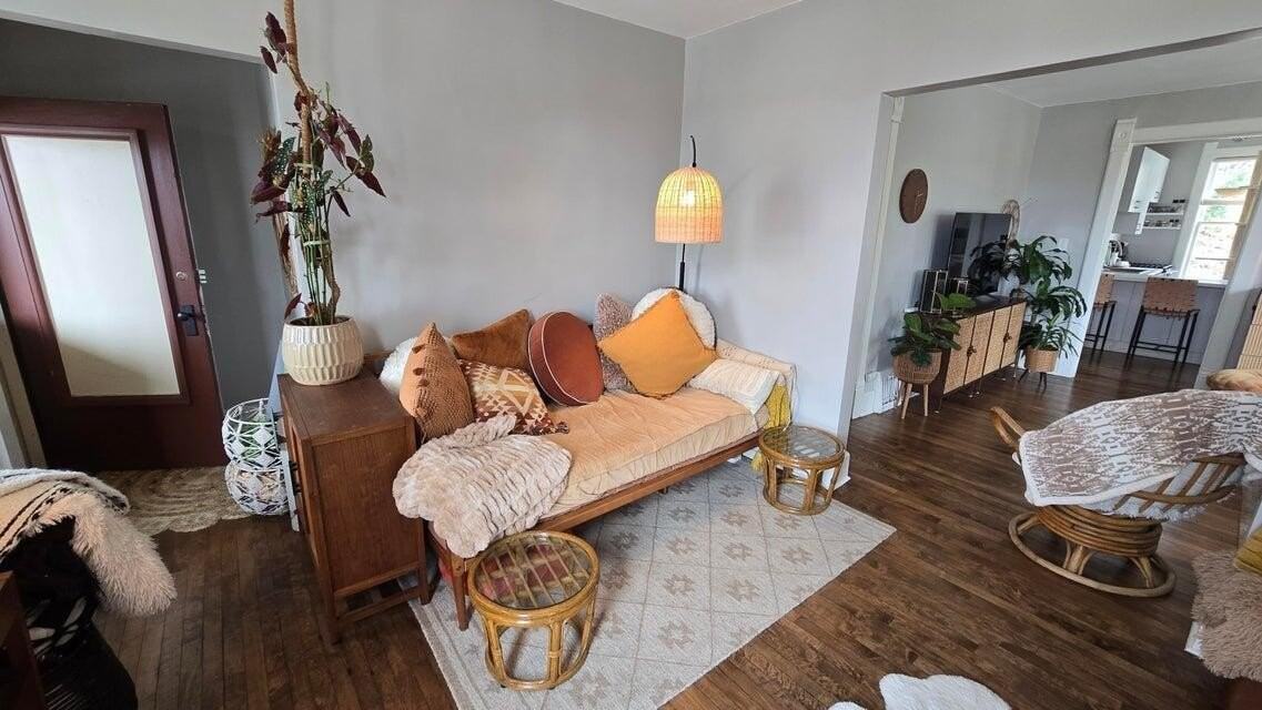 140 E Vine St - Photo 3 of 10