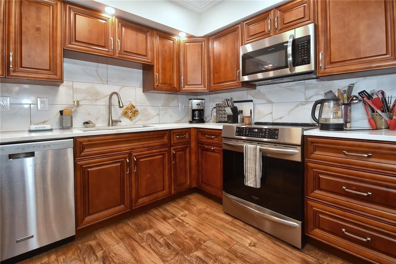 1503 Clower Creek Dr - Photo 3 of 40