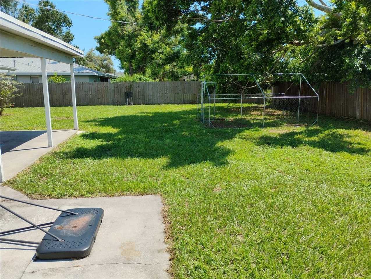 1778 Elm Dr - Photo 4 of 27
