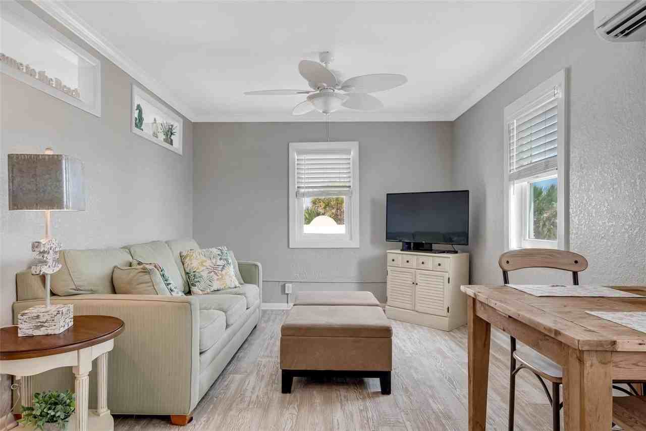 301 S Central Ave #5 - Photo 3 of 25