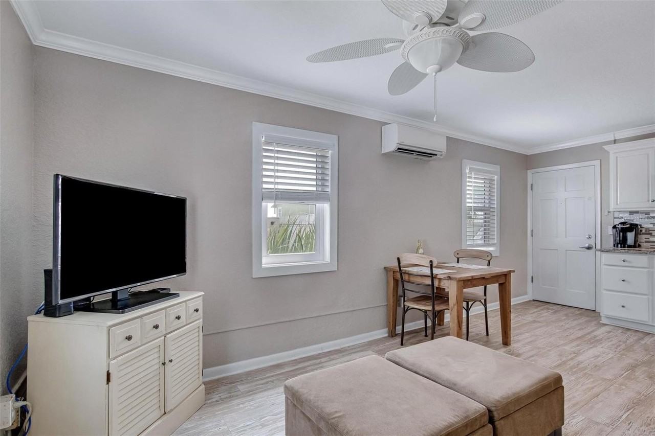 301 S Central Ave #5 - Photo 4 of 25