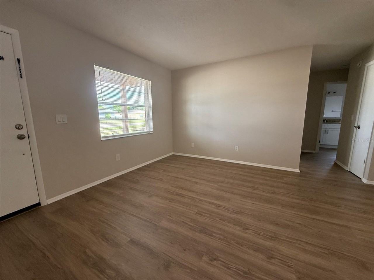 1383 Providence Blvd - Photo 3 of 16
