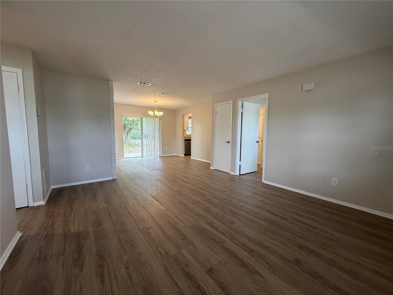 1383 Providence Blvd - Photo 4 of 16
