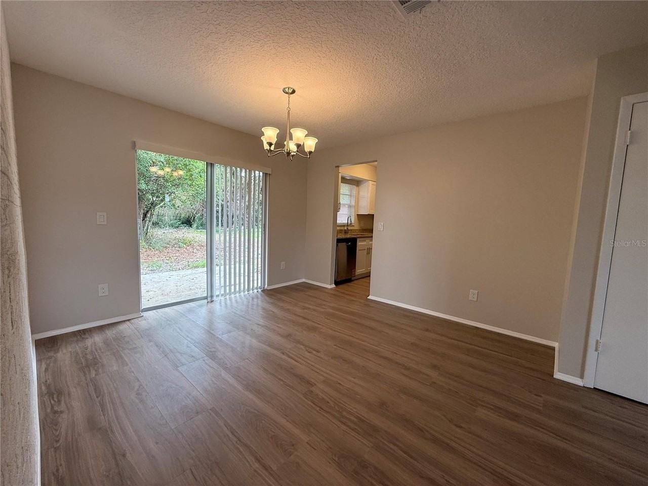 1383 Providence Blvd - Photo 5 of 16