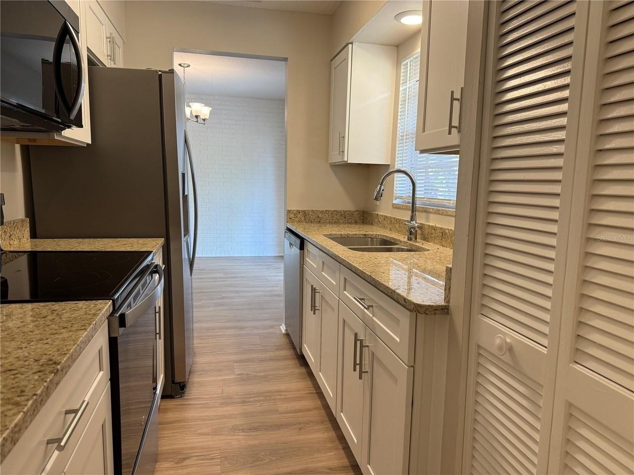 1383 Providence Blvd - Photo 6 of 16