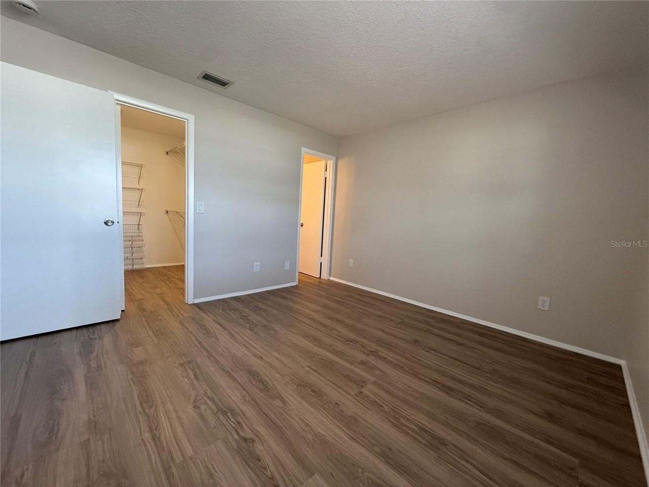 1383 Providence Blvd - Photo 7 of 16