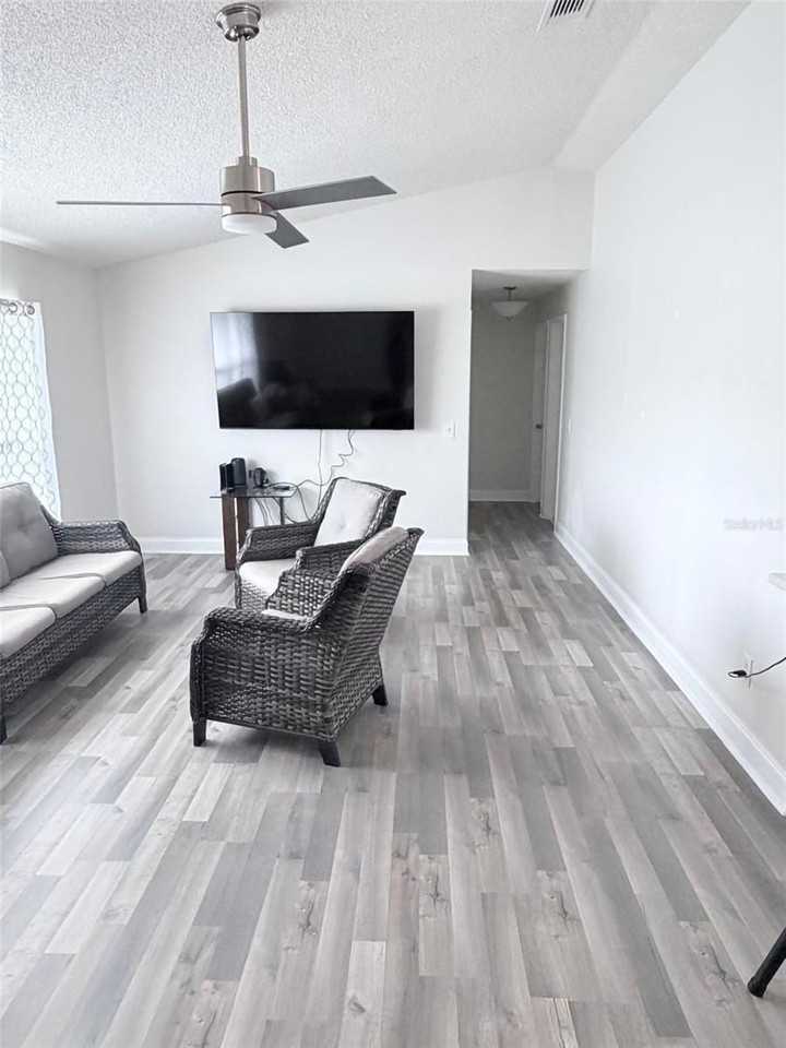3237 London Ave - Photo 4 of 18
