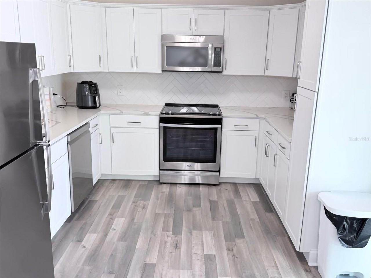 3237 London Ave - Photo 7 of 18