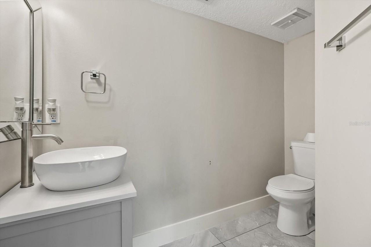 1509 Red Oak Ct - Photo 7 of 21