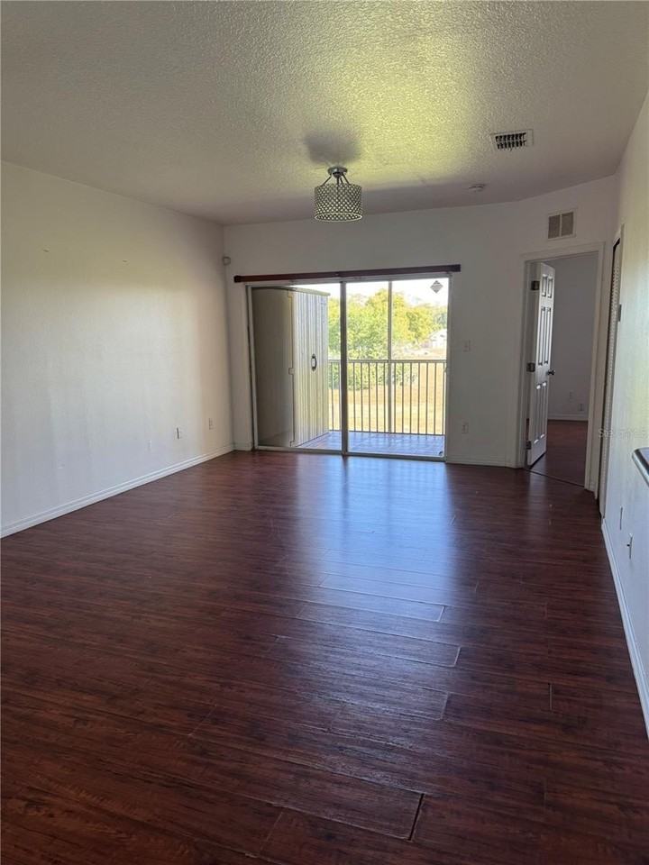 495 Las Cortes Ln #203 - Photo 6 of 14