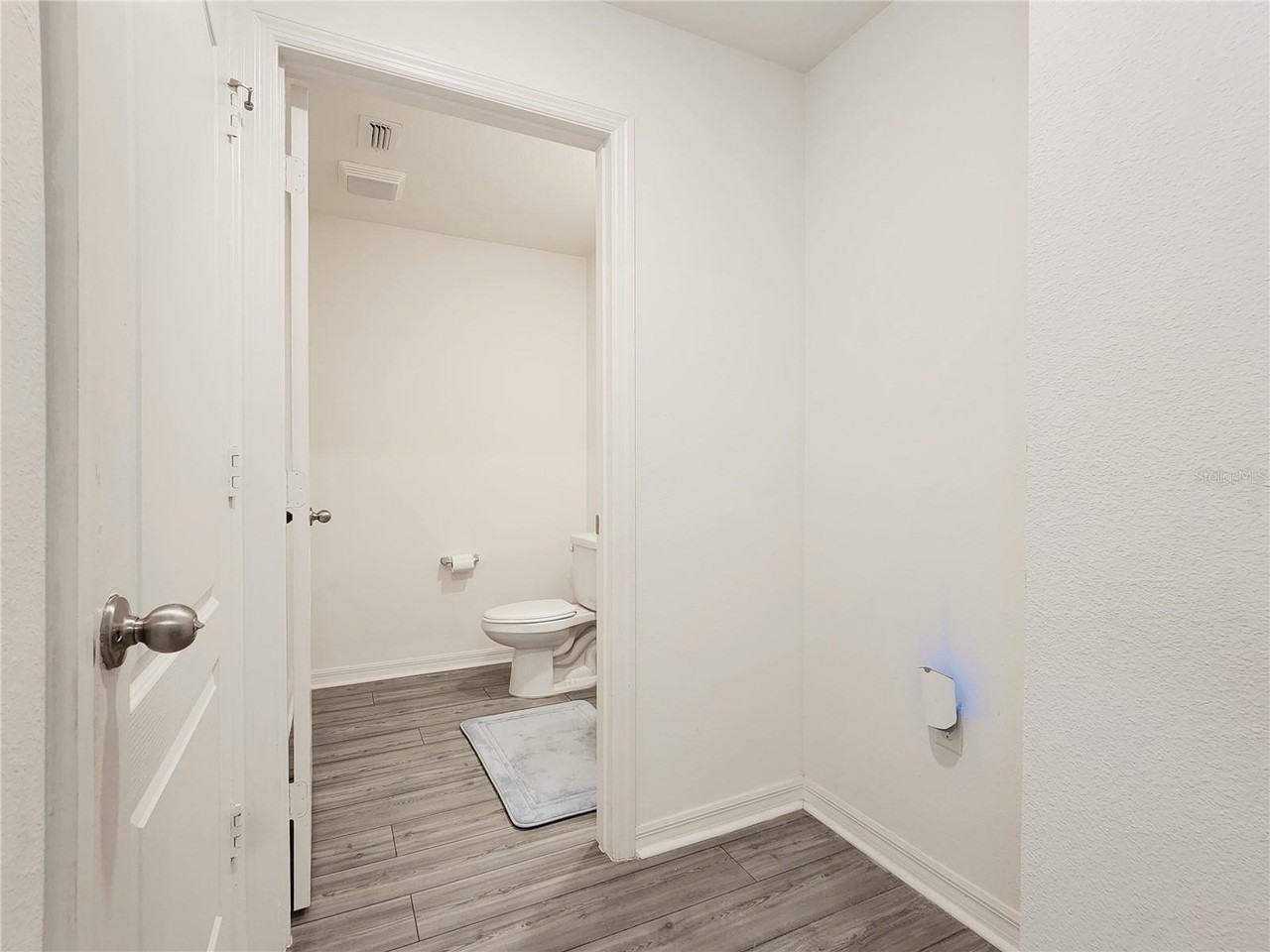 1679 Wynford Cir - Photo 4 of 36