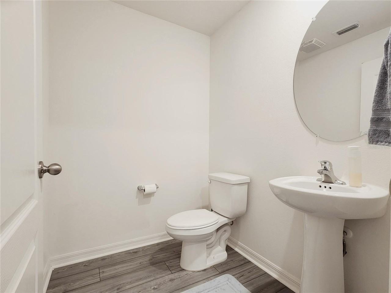 1679 Wynford Cir - Photo 5 of 36