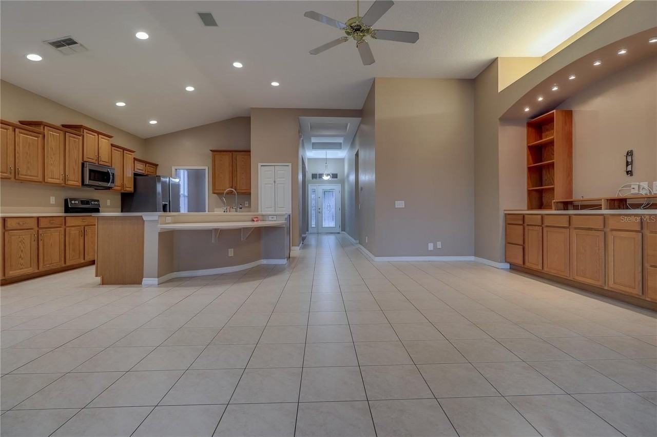 10215 Evergreen Hill Dr - Photo 4 of 50