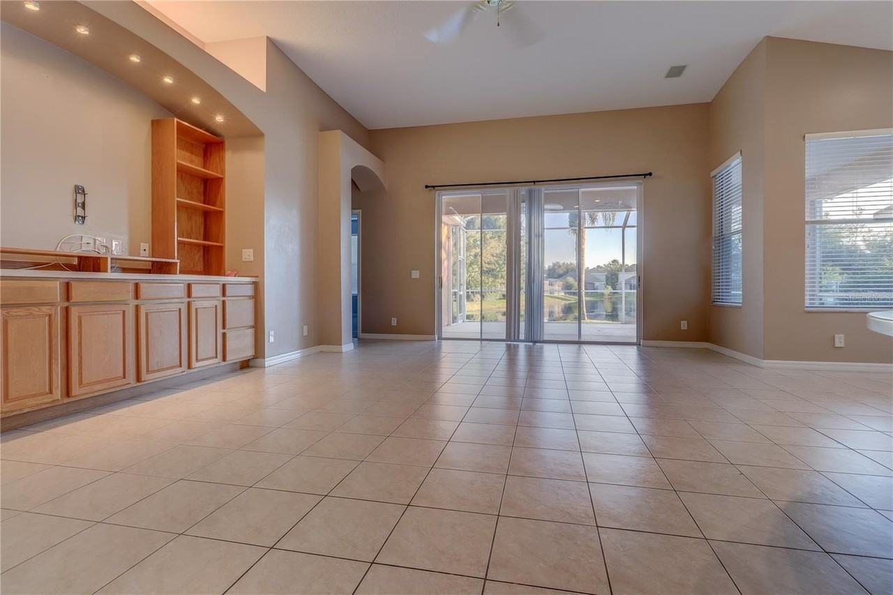 10215 Evergreen Hill Dr - Photo 5 of 50